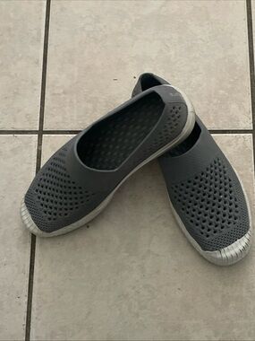 Women’s Layer 8 Slip on Rubber Shoes in Gray Perfect for Pool !  Sz 10